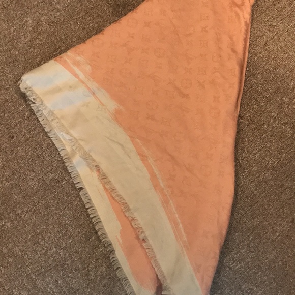 Limited Edition Louis Vuitton MONOGRAM SHAWL - Picture 4 of 6